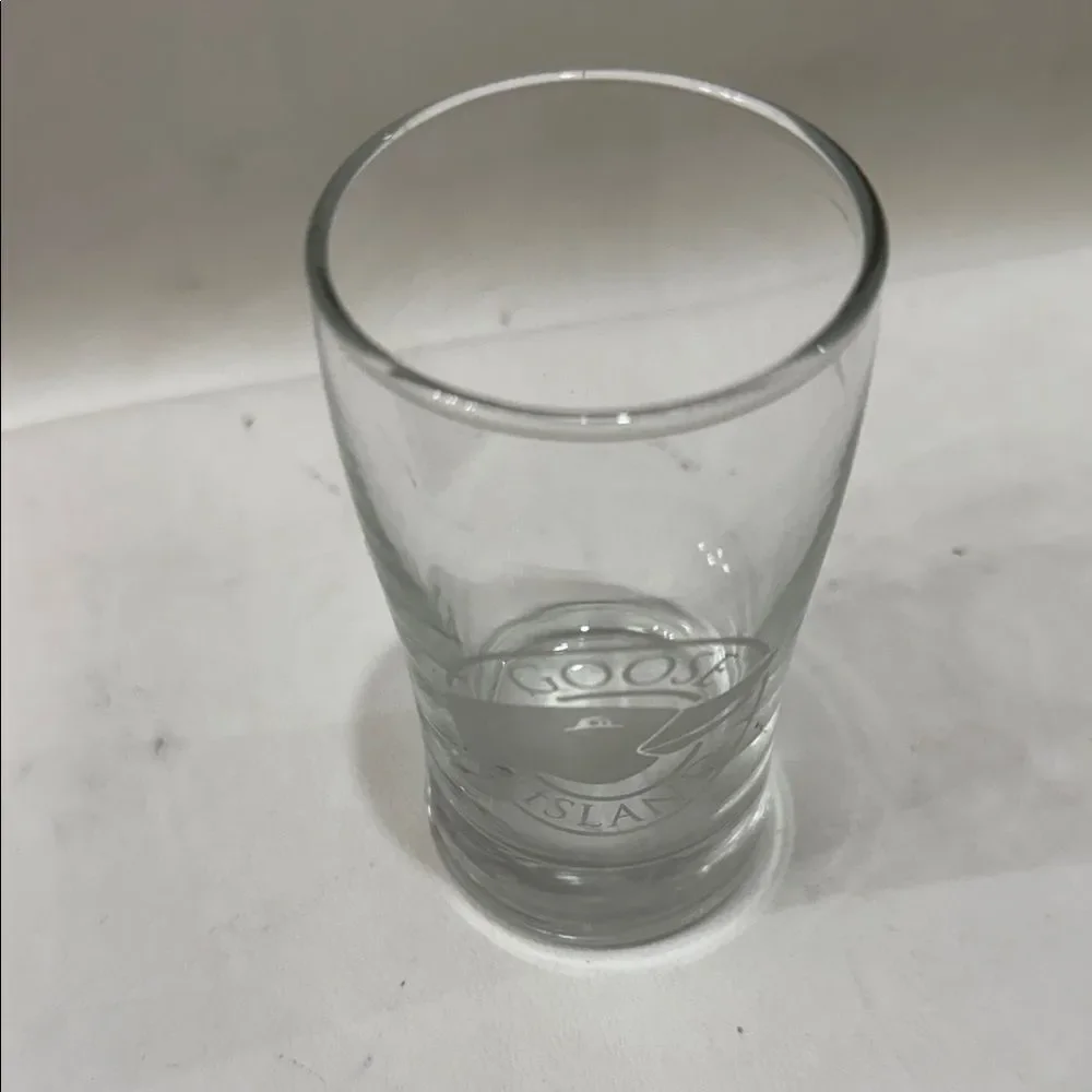 Goose Island Brewing Chicago 6 Oz Clear Glass Bar Accessory 4 In Tall 2 In Round